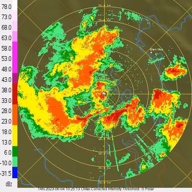 Sản phẩm Radar CMAX thể hiện độ phản hồi cực đại của khối mây CB (vũ tích) tại khu vực sân bay Tân Sơn Nhất