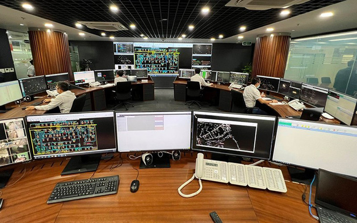 Các kỹ sư A0 đang vận hành hệ thống điện quốc gia