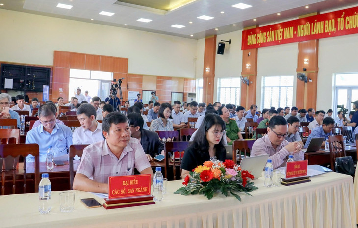 Cán bộ, công chức và doanh nghiệp trên địa bàn Quảng Ngãi tham gia Hội thảo về chuyển đổi số trong doanh nghiệp và các cơ quan nhà nước