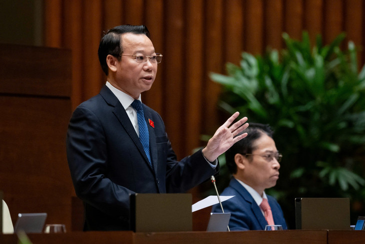 Bộ trưởng Bộ Tài nguyên và Môi trường Đỗ Đức Duy phát biểu giải trình