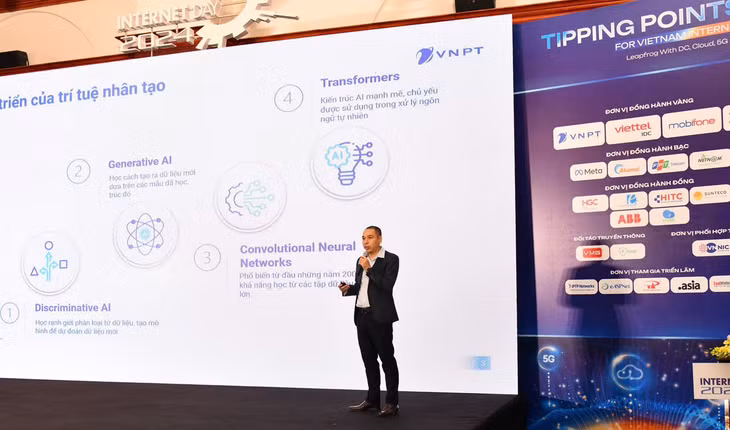 Đại diện VNPT tham gia tham luận tại Phiên toàn thể của sự kiện.