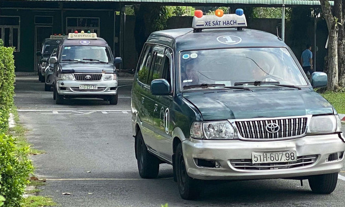 Học viên tập lái xe ở trung tâm sát hạch Củ Chi, TP.HCM