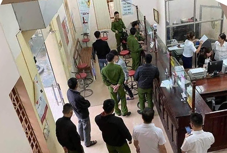 Công an tới hiện trường vụ cướp