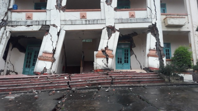 Khi phát hiện sụt lún, sạt lở đất, cán bộ, chiến sỹ tại Đồn Biên phòng cửa khẩu quốc tế Cha Lo đã kịp thời di chuyển người, vũ khí trang bị, tài liệu và các tài sản quan trọng đến nơi an toàn.