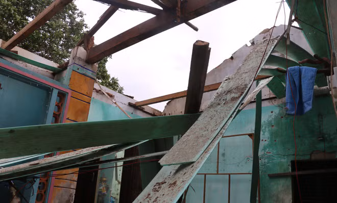 Hơn 56.000 ngôi nhà tốc mái do bão Molave