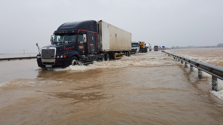 Xe tải gầm cao được lưu thông một chiều qua quốc lộ 1A tuyến tránh TP Hà Tĩnh