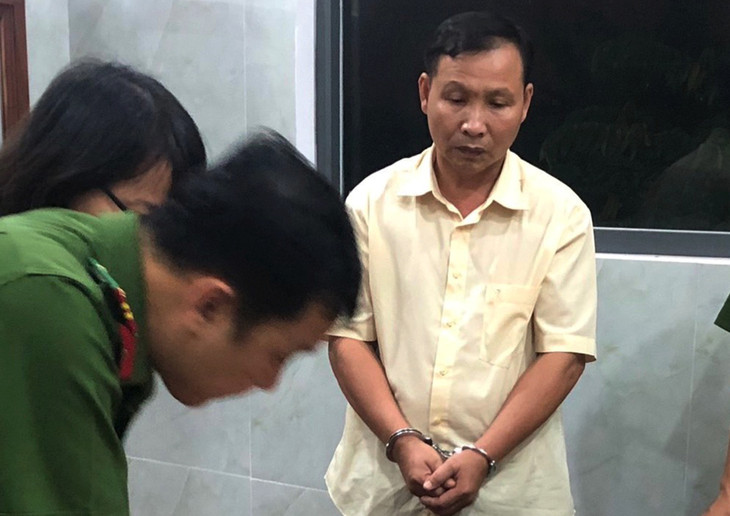 Cảnh sát đọc lệnh bắt ông Tài