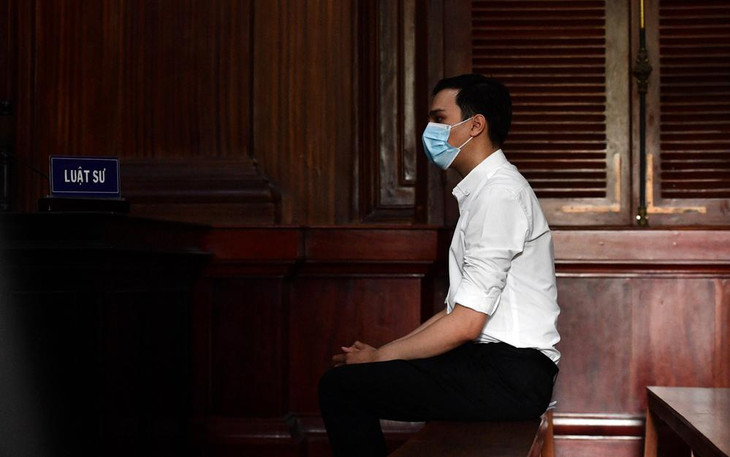 Nam tiếp viên Hàng không - bị cáo Dương Tấn Hậu vừa bị tuyên phạt 2 năm tù, cho hưởng án treo