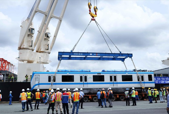 Các toa tàu metro về đến TP.HCM ngày 8/10