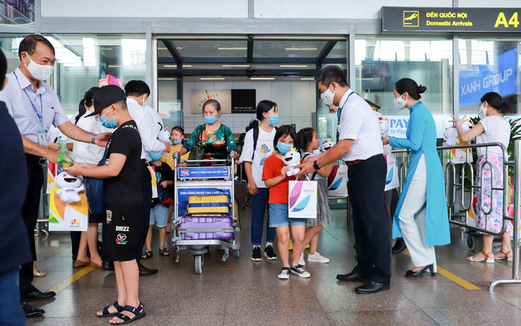 Du khách đến Đà Nẵng sau dịch được tặng quà