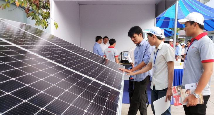 Người dân tại các tỉnh phía Nam đang tìm hiểu để lắp đặt ĐMTMN