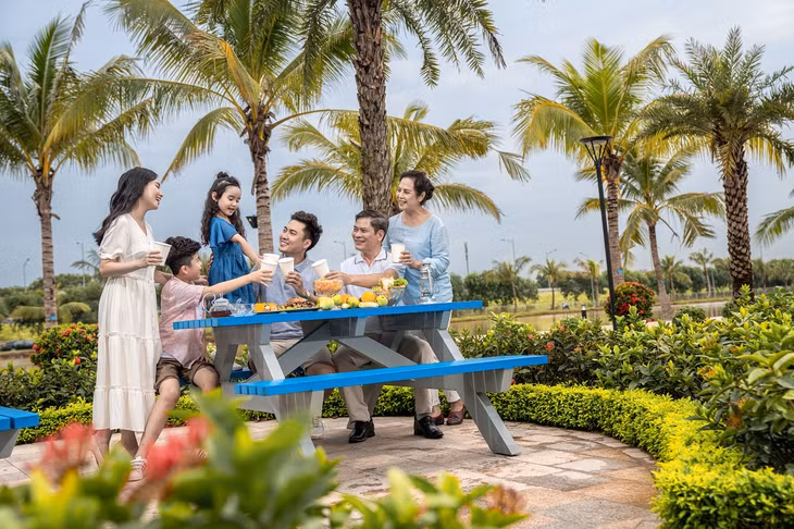 Cảnh quan tại Vinhomes Ocean Park được đầu tư quy mô và đồng bộ với hệ thống 3 biển, hồ trải cát trắng nơi cư dân có không gian vui chơi và những bữa tiệc BBQ ngoài trời bên gia đình và bạn bè hiếm có giữa Hà Nội Cảnh quan tại Vinhomes Ocean Park được đầu tư quy mô và đồng bộ với hệ thống 3 biển, hồ trải cát trắng nơi cư dân có không gian vui chơi và những bữa tiệc BBQ ngoài trời bên gia đình và bạn bè hiếm có giữa Hà Nội