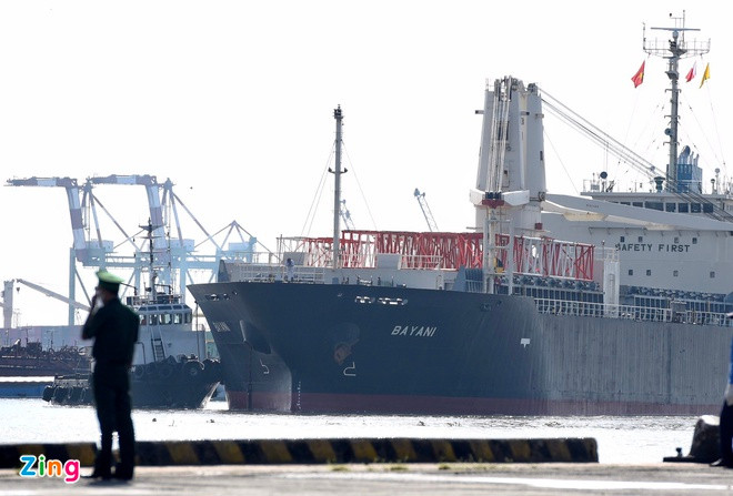 Tàu cập cảng Khánh Hội sáng nay