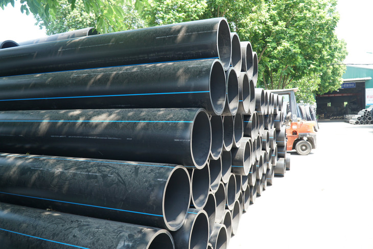 Ống nhựa HDPE đang phục vụ cho các lĩnh vực như: cấp nước sạch, thoát nước thải, truyền tải – hút cát... Ống nhựa HDPE đang phục vụ cho các lĩnh vực như: cấp nước sạch, thoát nước thải, truyền tải – hút cát...