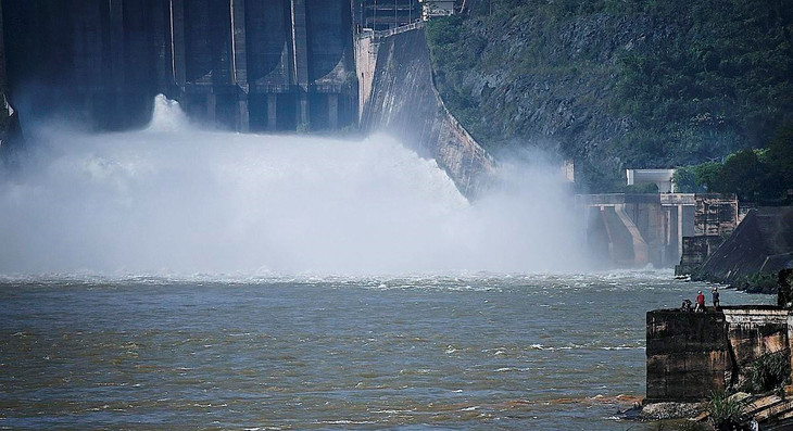 Mở cửa xả đáy hồ thủy điện Tuyên Quang vào 17 giờ ngày 6/10. Ảnh minh họa