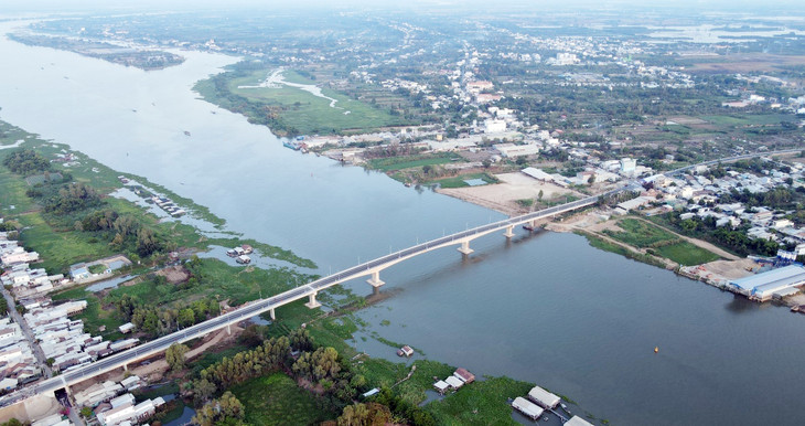 Cầu Châu Đốc được xem là một trong những công trình giao thông trọng điểm của tỉnh An Giang Cầu Châu Đốc được xem là một trong những công trình giao thông trọng điểm của tỉnh An Giang
