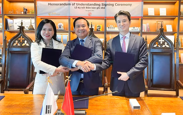 UBND tỉnh Quảng Trị, T&amp;T Group và Công ty năng lượng SK E&amp;S ký kết hợp tác đầu tư, thương mại, chuyển đổi năng lượng và tăng trưởng xanh