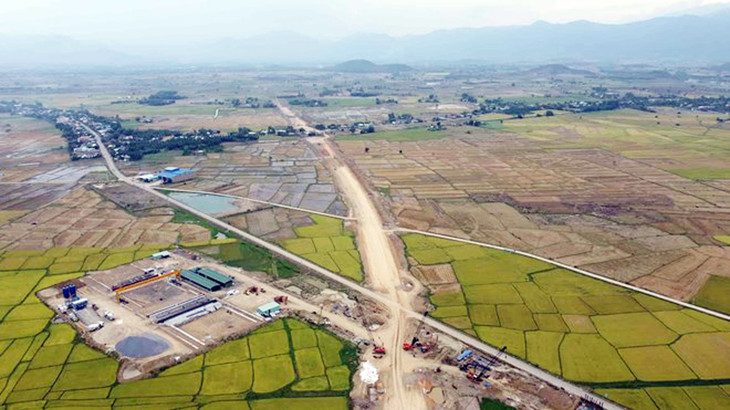 Việc thi công dự án cao tốc Khánh Hòa - Buôn Ma Thuột đang chậm do vướng mặt bằng Việc thi công dự án cao tốc Khánh Hòa - Buôn Ma Thuột đang chậm do vướng mặt bằng