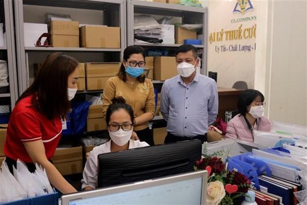 Việc sử dụng hóa đơn giấy sẽ được áp dụng đến hết ngày 30/6/2022. Ảnh: TTXVN