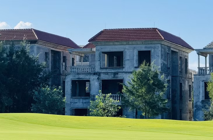 Một trong những hạng mục còn dang dở tại dự án của Công ty cổ phần Tập đoàn FLC ở Quảng Bình