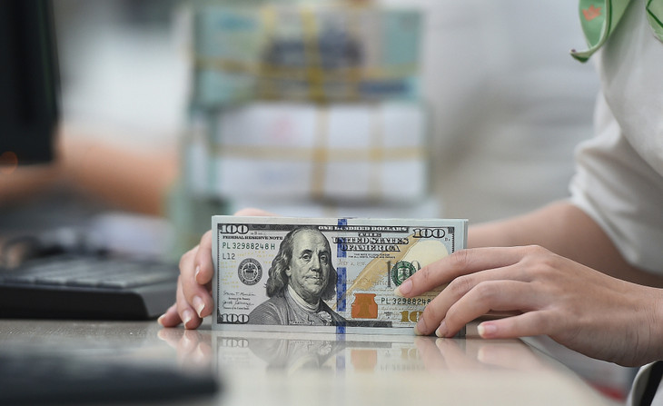 Giao dịch USD tại ngân hàng thương mại