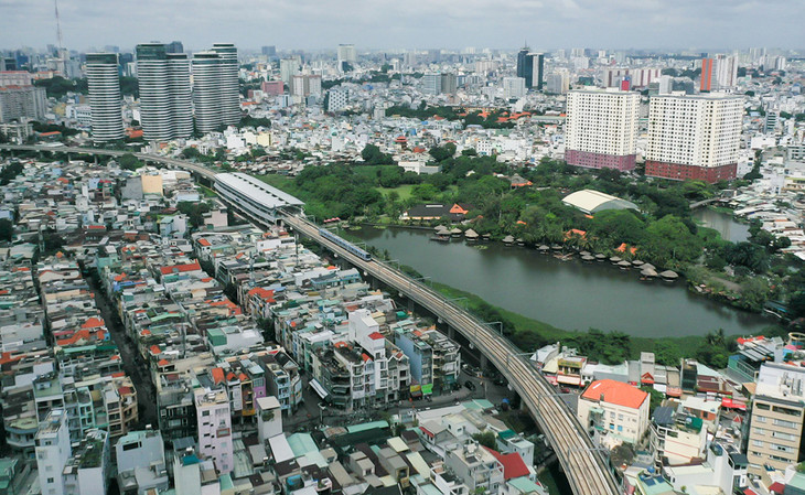 Tàu Metro số 1 chạy thử, đoạn qua ga Văn Thánh, quận Bình Thạnh