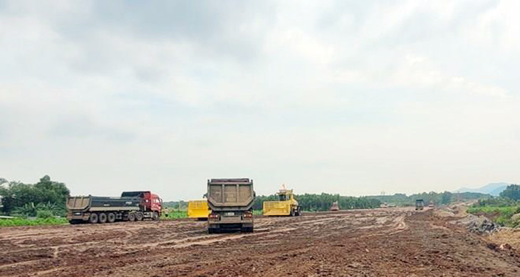 Thi công tại dự án thành phần 3 cao tốc Biên Hòa - Vũng Tàu Thi công tại dự án thành phần 3 cao tốc Biên Hòa - Vũng Tàu