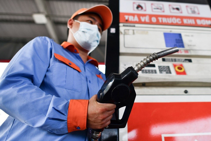 Giá xăng quay đầu tăng trong phiên ngày 29/2