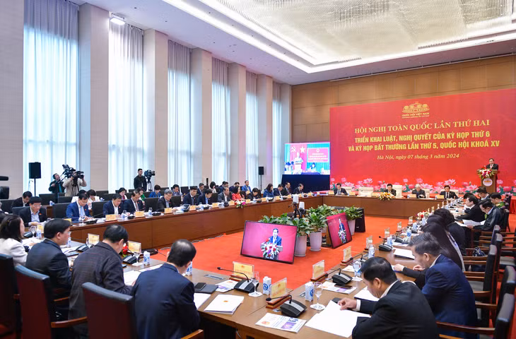 Phó Chủ tịch Thường trực Quốc hội Trần Thanh Mẫn nêu rõ hội nghị tập trung quán triệt những điểm mới, nội dung trọng tâm, yêu cầu, nhiệm vụ chủ yếu của 9 luật và 10 nghị quyết