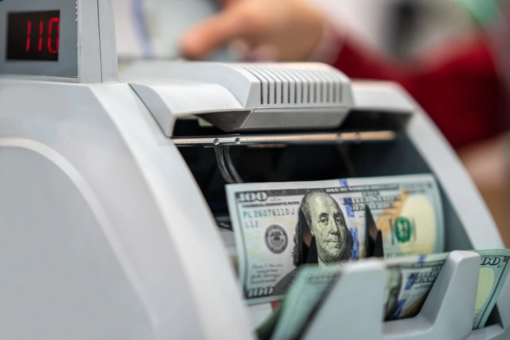Giá USD quay đầu giảm trên thị trường tự do sau chuỗi ngày tăng liên tiếp