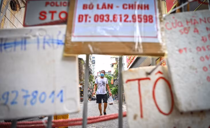 Chợ Hàng Bè vẫn luôn là một địa điểm tin tưởng của người dân phố cổ trong việc mua sắm thực phẩm, tuy nhiên trước tình hình dịch bệnh tại TP Hà Nội chưa hoàn toàn được kiểm soát, mọi người cần nâng cao tinh thần phòng dịch, tuân thủ nghiêm ngặt khuyến cáo 5K của Bộ Y tế, hạn chế ra đường khi không có việc thực sự cần thiết.