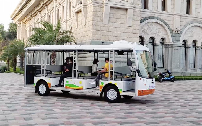 Xe điện tự hành chuyển làn từ khoảng cách 10 m khi có vật cản chắn đường