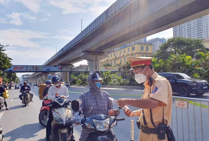 Hà Nội lập 6 tổ liên ngành kiểm soát người ra đường của 12 quận nội thành