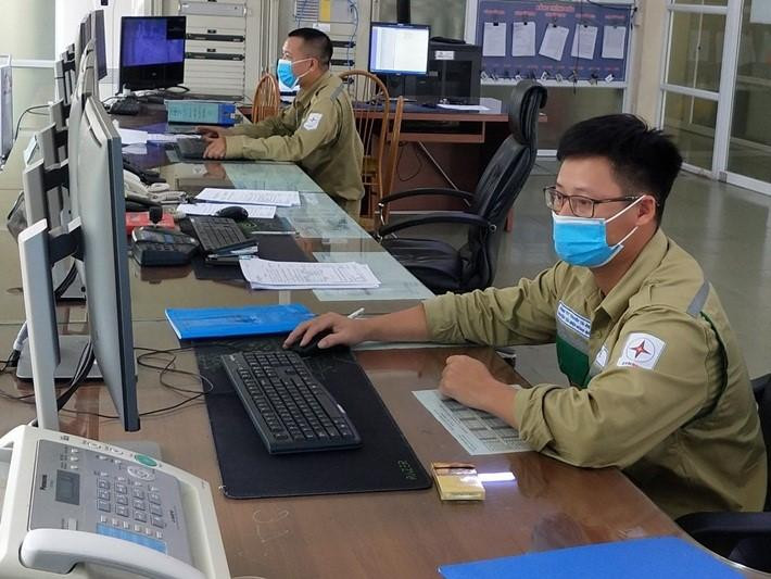 Trực vận hành Trạm biến áp 220 kV Thuỷ Nguyên (Hải Phòng), TBA số đầu tiên của EVN Trực vận hành Trạm biến áp 220 kV Thuỷ Nguyên (Hải Phòng), TBA số đầu tiên của EVN