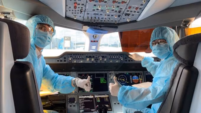 Từ ngày 1/9, Tiếp viên phải tiêm đủ 2 mũi vaccine Covid-19 mới được bay