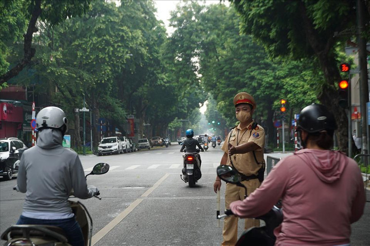 Căn cứ vào tình hình từng địa bàn, các tổ công tác sẽ tính toán thời gian, tuyến đường cắm chốt để kiểm tra, kiểm soát người và phương tiện đi lại trên đường.
