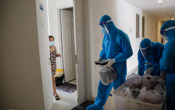 Nhân viên y tế điều trị F0 tại bệnh viện dã chiến ở TP.HCM Nhân viên y tế điều trị F0 tại bệnh viện dã chiến ở TP.HCM