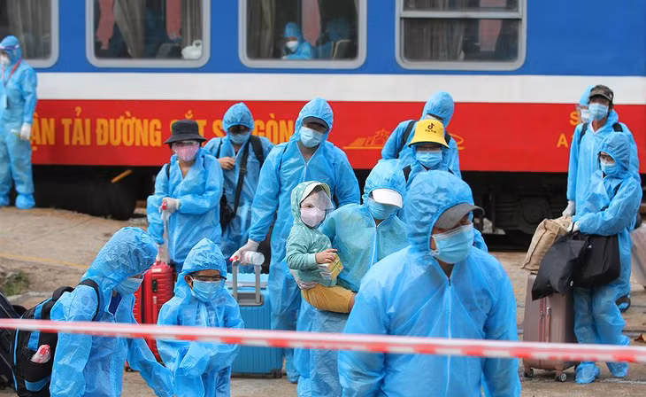 Nhiều người Quảng Trị được đón về quê là trẻ em, phụ nữ mang thai, người già Nhiều người Quảng Trị được đón về quê là trẻ em, phụ nữ mang thai, người già