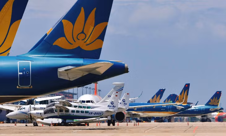Cũng trong tháng 7, Vietnam Airlines là hãng bay thực hiện nhiều chuyến nhất, nhưng chỉ ở mức 1.522 chuyến bay, giảm 79% so với tháng trước và giảm 84,8% so với cùng kỳ.