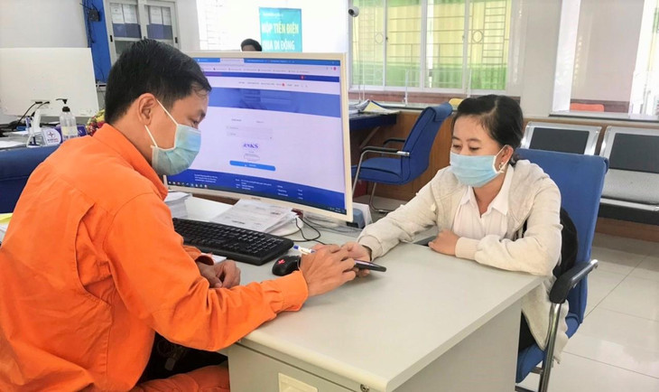 Khẩn trương thực hiện giảm giá điện, giảm tiền điện cho các khách hàng bị tác động của dịch COVID-19 tại các tỉnh phía Nam