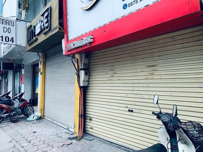 Cửa hàng ở con phố sầm uất bậc nhất Hà Nội đóng cửa, trả mặt bằng.