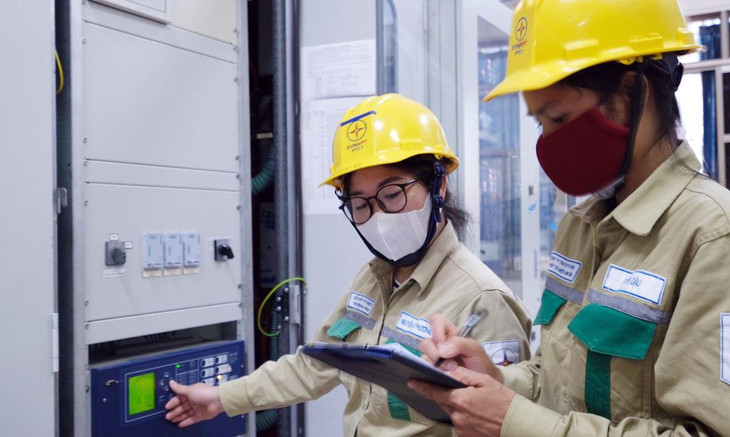 Ca trực TBA 500kV Nho Quan kiểm tra thiết bị