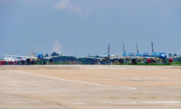 Máy bay của Vietravel Airlines vắng bóng hoàn toàn. Theo đại diện hãng, tất cả 3 chiếc, đang để tại Tân Sơn Nhất kể từ khi Cục Hàng không yêu cầu dừng toàn bộ hoạt động vận chuyển hành khách thường lệ giữa các địa phương đang áp dụng Chỉ thị 16 và đường bay TP.HCM - Hà Nội. Máy bay của Vietravel Airlines vắng bóng hoàn toàn. Theo đại diện hãng, tất cả 3 chiếc, đang để tại Tân Sơn Nhất kể từ khi Cục Hàng không yêu cầu dừng toàn bộ hoạt động vận chuyển hành khách thường lệ giữa các địa phương đang áp dụng Chỉ thị 16 và đường bay TP.HCM - Hà Nội.