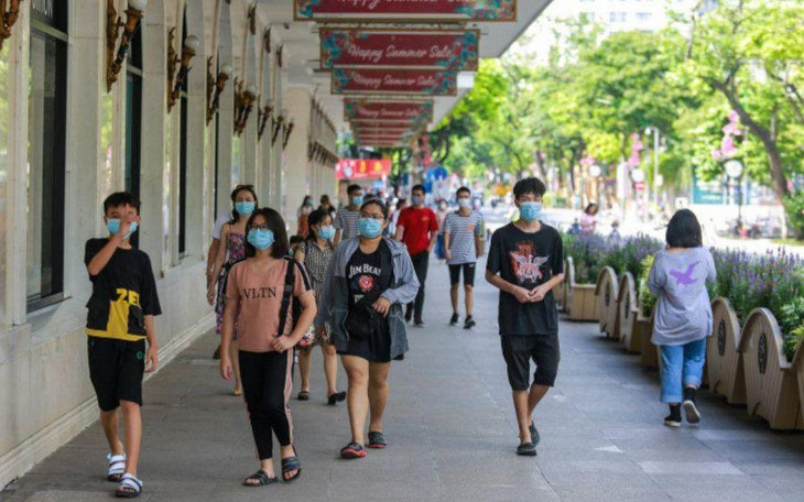 Người dân được khuyến khích sử dụng khẩu trang khi đến nơi công cộng