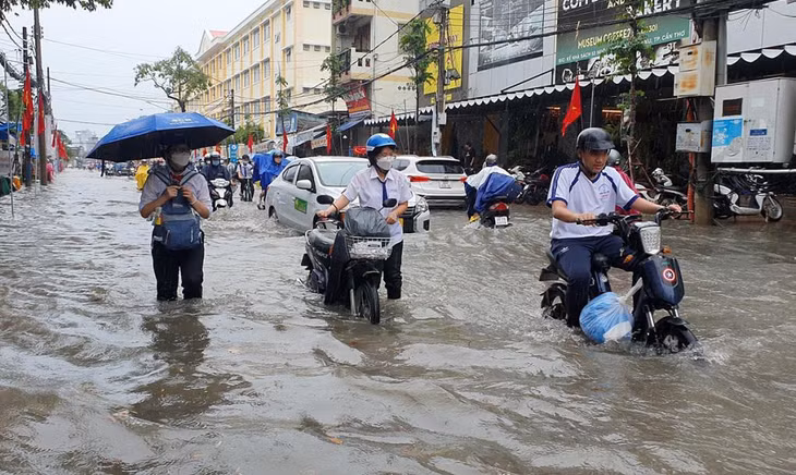 Đường Ngô Quyền ở quận Ninh Kiều thường bị ngập khi mưa to, triều cường.