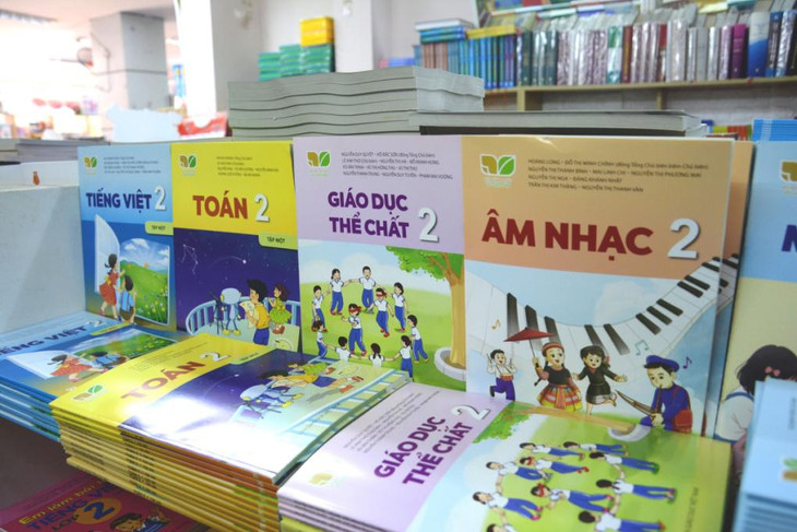 Sách giáo khoa là mặt hàng có thị trường cạnh tranh hạn chế, ảnh hưởng lớn đến đời sống người dân.