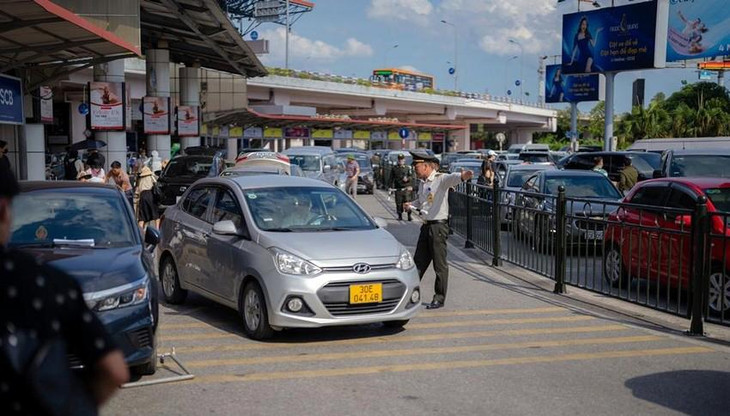 Nhắc nhở tài xế taxi dừng đỗ sai quy định, nhân viên an ninh sân bay Nội Bài bị hành hung. Ảnh minh họa