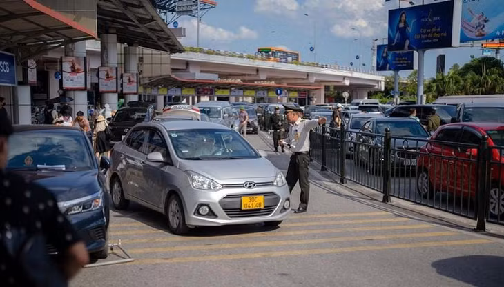 Nhắc nhở tài xế taxi dừng đỗ sai quy định, nhân viên an ninh sân bay Nội Bài bị hành hung. Ảnh minh họa