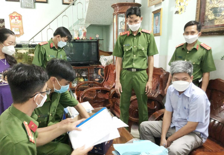 Liên quan dự án khu đô thị Đông Bắc, Công an Cà Mau đã khởi tố 5 cán bộ để điều tra. Liên quan dự án khu đô thị Đông Bắc, Công an Cà Mau đã khởi tố 5 cán bộ để điều tra.