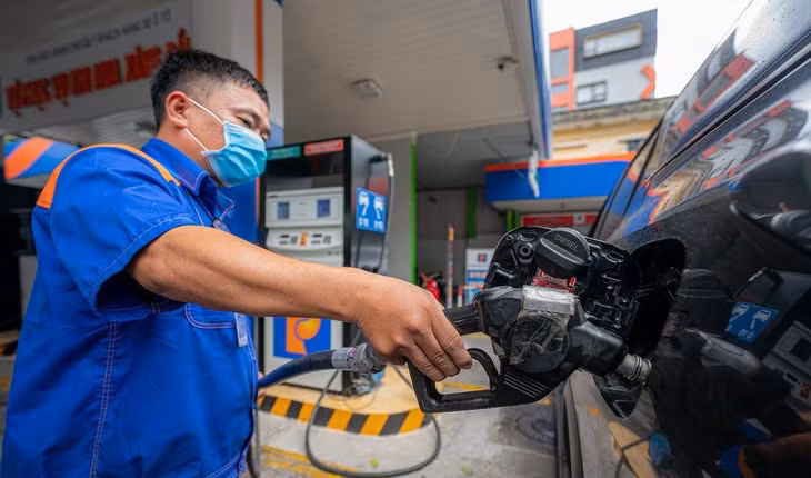 Từ 15h ngày 5/9, mỗi lít xăng RON 95-III giảm về 24.230 đồng và E5 RON 92 là 23.350 đồng.